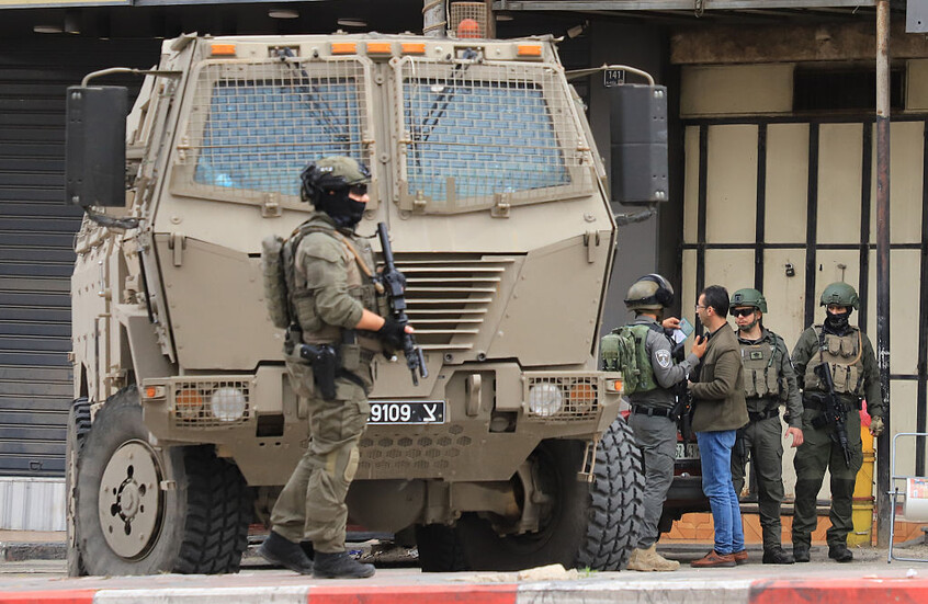 الجيش الإسرائيلي: اعتقال فلسطينيين بتهمة إنشاء بنية تحتية إرهابية في الضفة الغربية