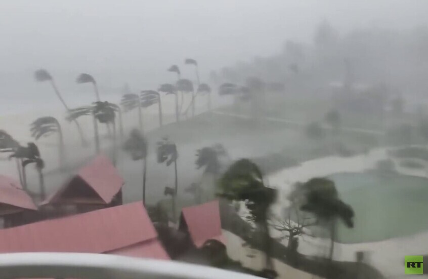 مشاهد متداولة لإعصار "سينلاكو" المدمر
