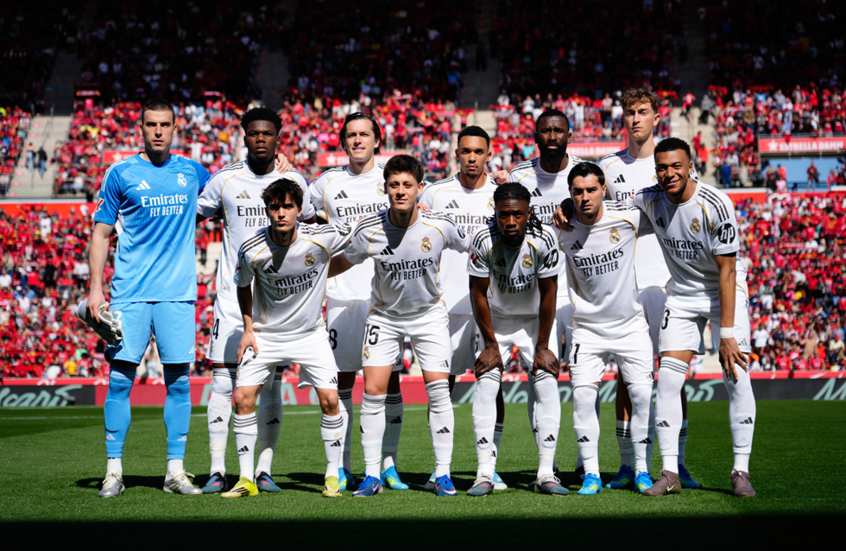 حقيقة الصورة المتداولة.. صلاة نجوم ريال مدريد المسلمين قبل مواجهة بايرن ميونخ بين الواقع والتزييف