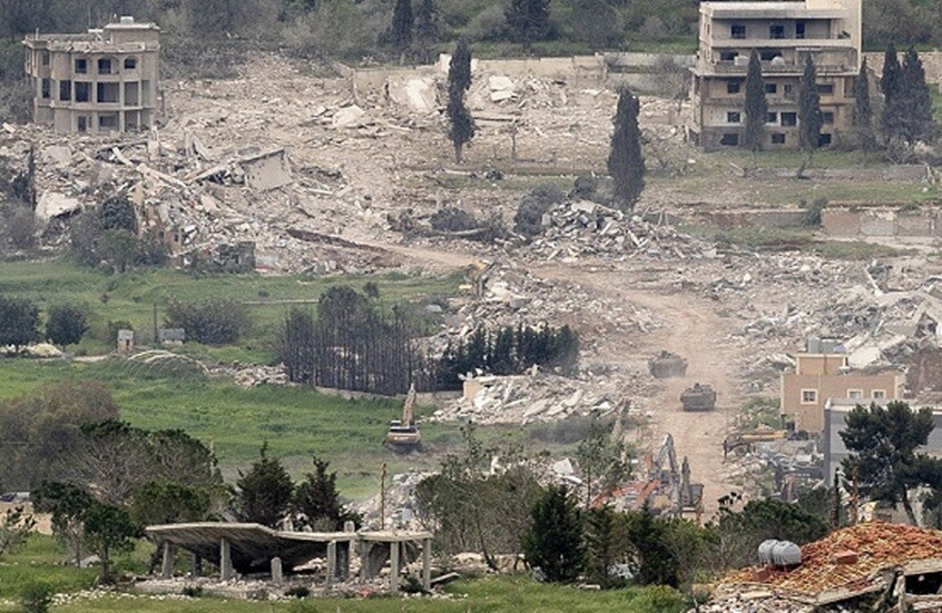 تصعيد دموي في جنوب لبنان.. 53 قتيلا بينهم أطفال ونساء ومسعفون في غارات إسرائيلية مكثفة