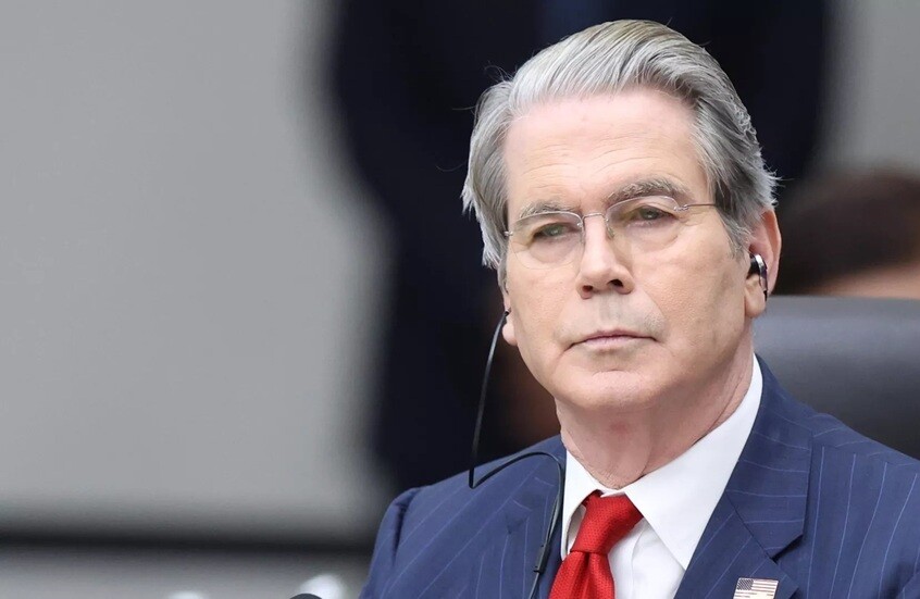 بيسنت: تخفيف العقوبات مؤقتا على النفط الروسي كان ضروريا لتجنب سيناريوهات "نهاية العالم"