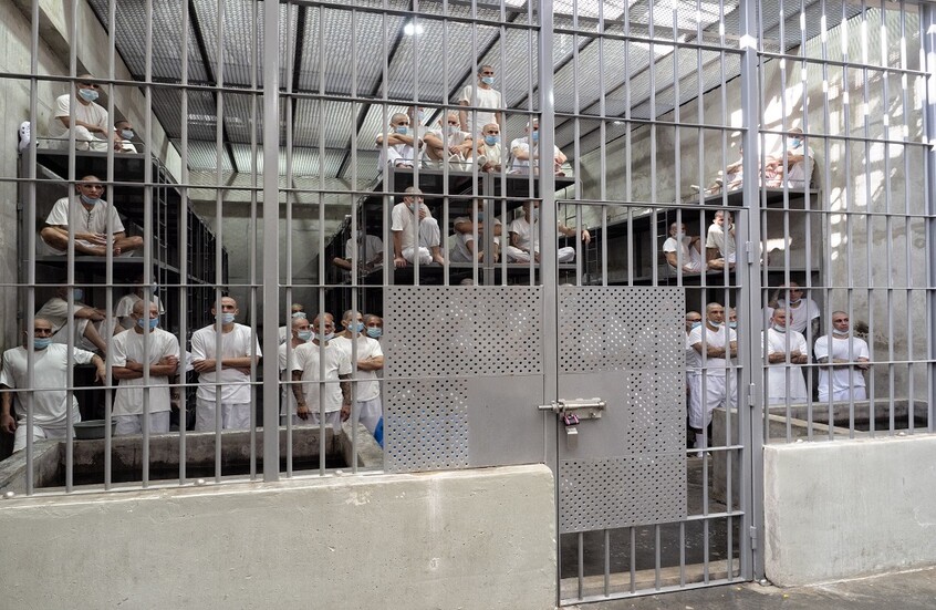 السلفادور تشرعن السجن المؤبد لأطفال لا تتجاوز أعمارهم 12 عاما