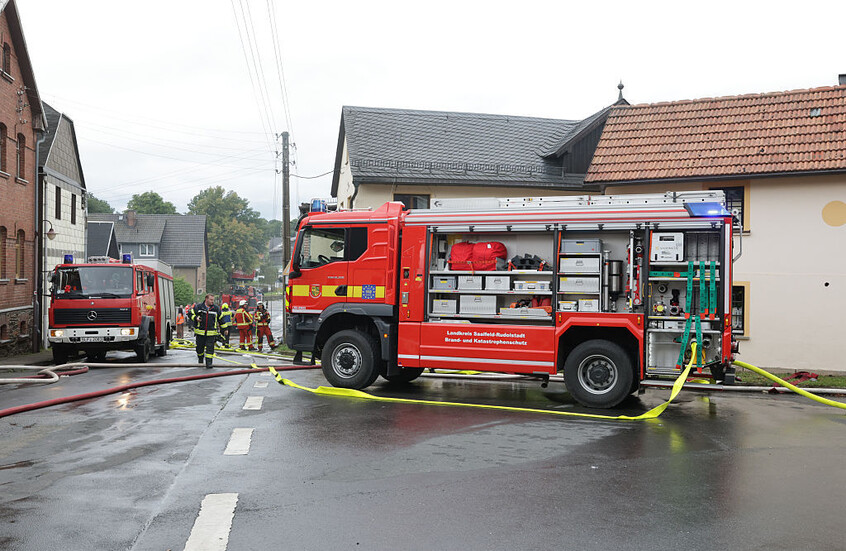 إصابة 5 أشخاص بحريق هائل دمر مجمعا سكنيا للاجئين والمشردين في راونهايم الألمانية