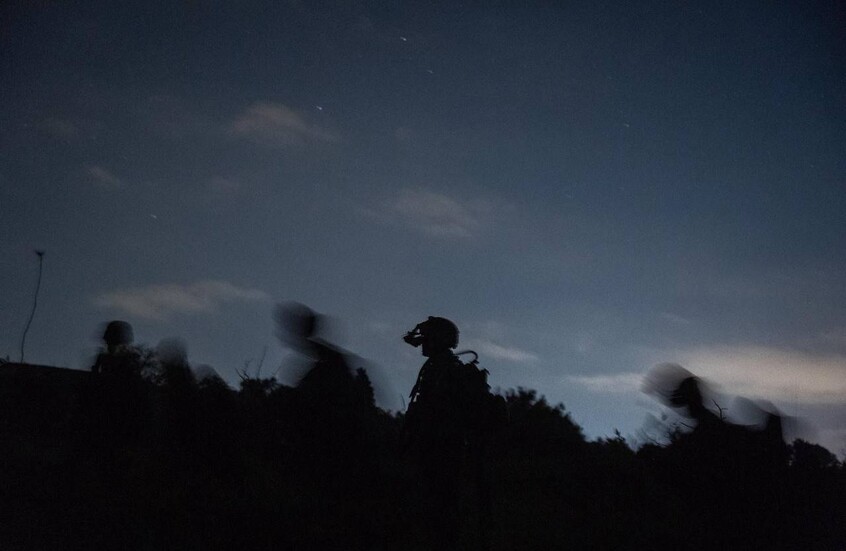 الجيش الإسرائيلي يعلن العثور على مخزن أسلحة تحت الأرض جنوب لبنان (فيديو)