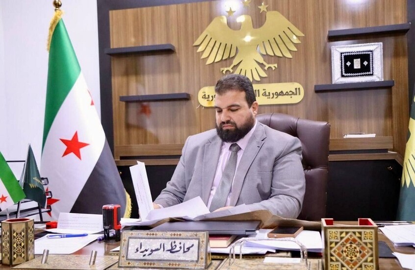 سوريا.. محافظ السويداء يتهم الفصائل المسلحة بترهيب الداعين إلى الحل في المحافظة