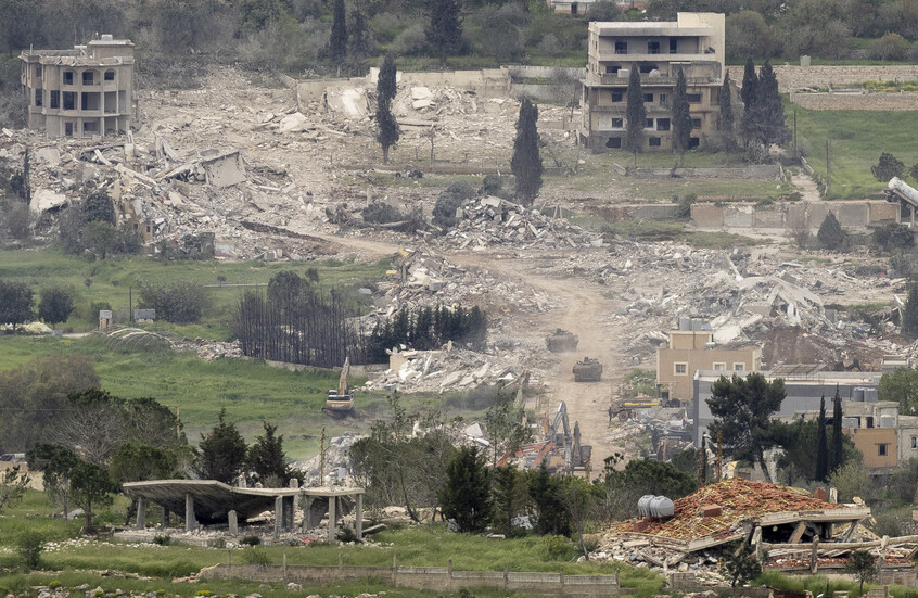 معاريف: إسرائيل تسابق الزمن لإحداث تدمير واسع في جنوب لبنان قبيل وقف إطلاق النار المحتمل