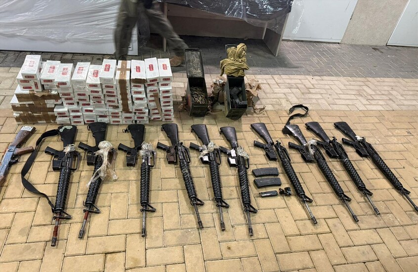 الجيش الإسرائيلي يضبط طائرات مسيرة محملة بعشرات البنادق بعيدة المدى على الحدود المصرية (صور)