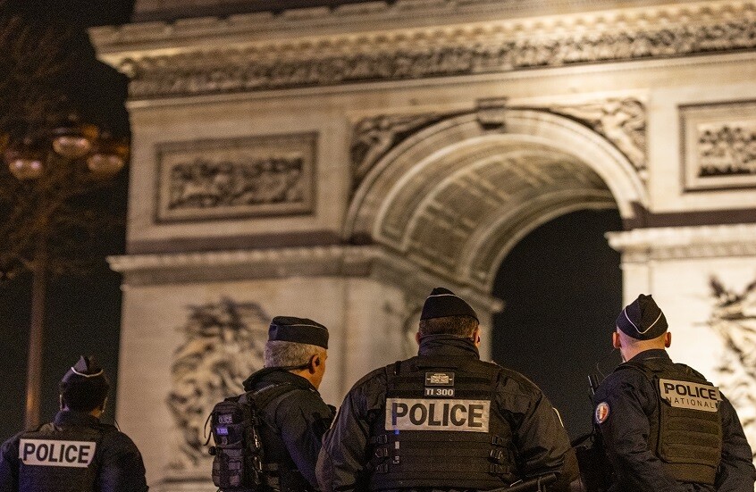 السلطة الفلسطينية تسلم محمود العدرا لفرنسا