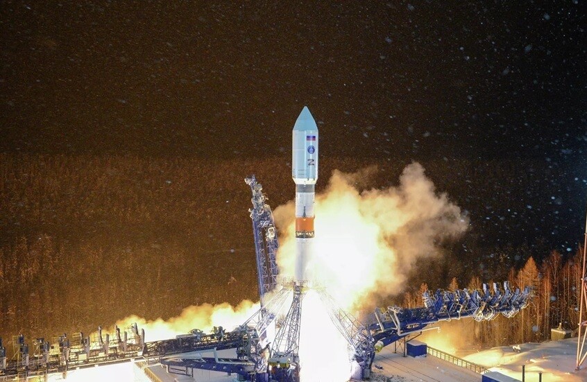 إطلاق صاروخ "سويوز-2.1ب" الفضائي من قاعدة بليسيتسك حاملا مركبات فضائية لوزارة الدفاع الروسية