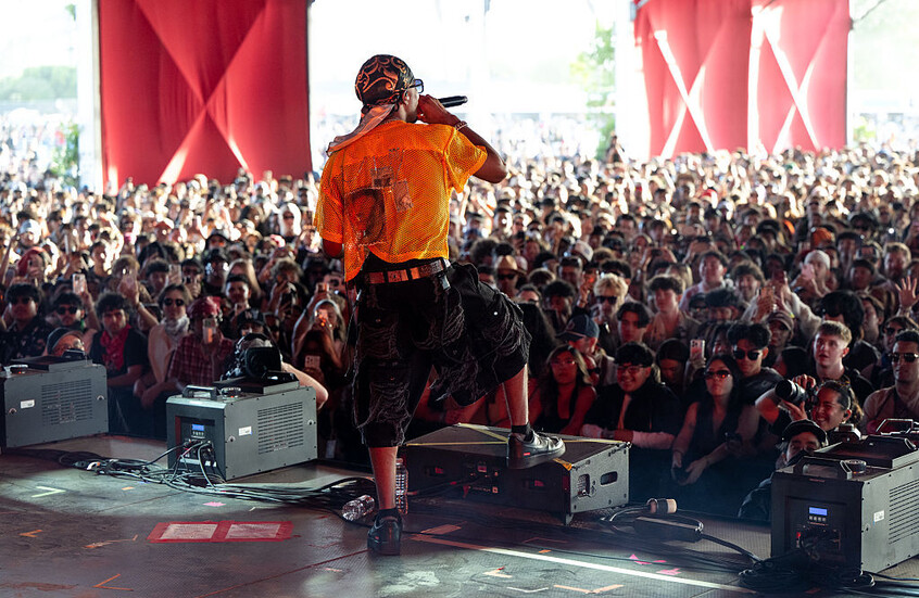 اعتقال فنان شهير بتهمة قتل مراهقة عثر على جثتها مقطعة داخل سيارته!