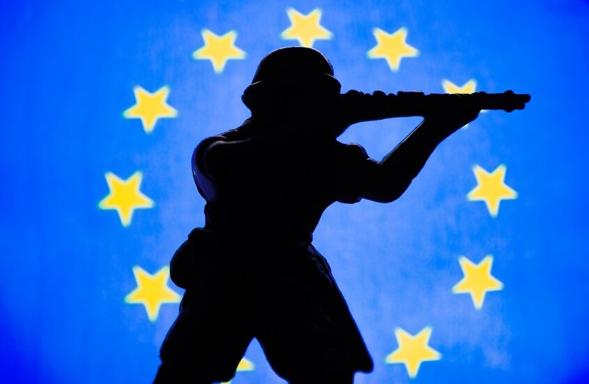 صحيفة: مساع في البرلمان الأوروبي لتسريع تنفيذ تدابير التنقل العسكري بين دول الاتحاد