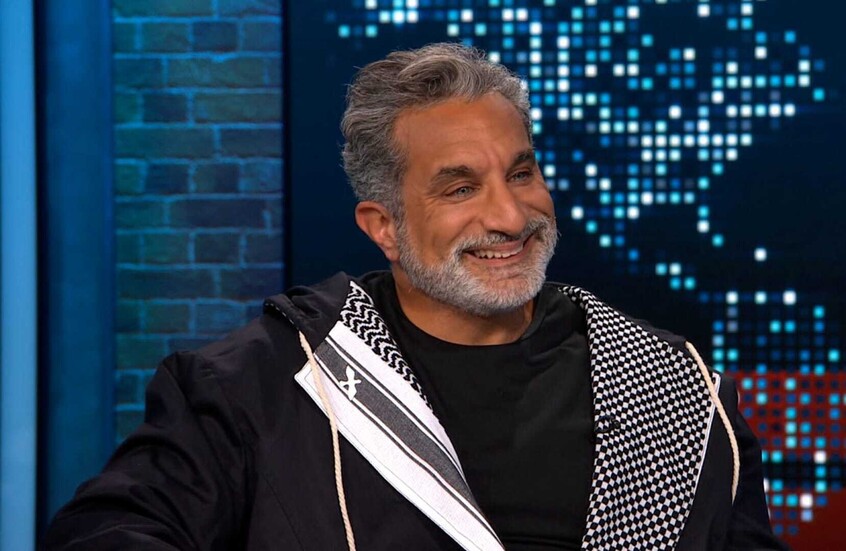 باسم يوسف يسخر ويستغل وضع إسرائيل اسمه ضمن القائمة السوداء في الترويج لعروضه