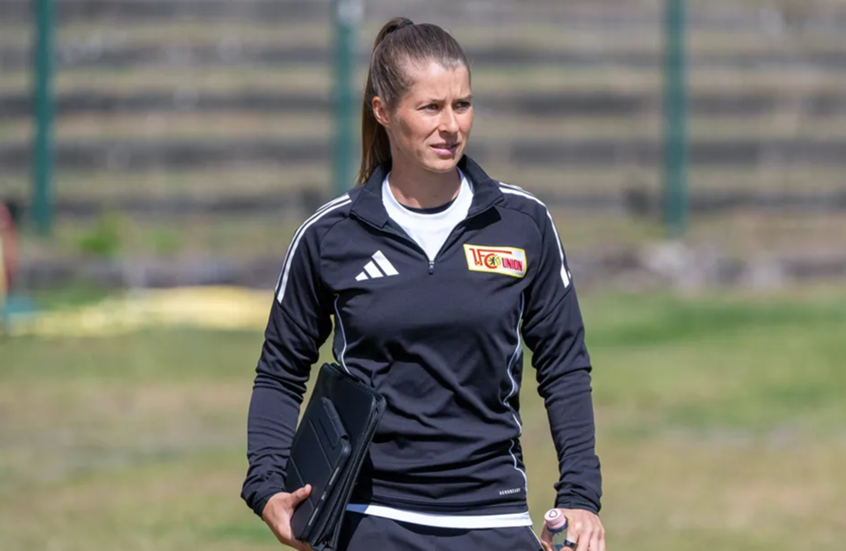 "الفيفا" يبعث رسالة لمدربة يونيون برلين قبل ظهورها التاريخي في الدوري الألماني