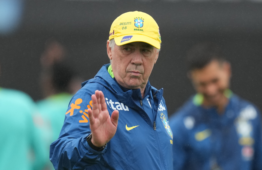 أنشيلوتي يكشف سبب فقدان الكرة الإيطالية بريقها