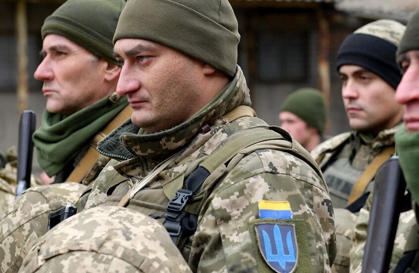 نائب أوكراني يدعو إلى تعبئة المتقاعدين العسكريين والشرطة والمجندين الاحتياط إلى الجبهة