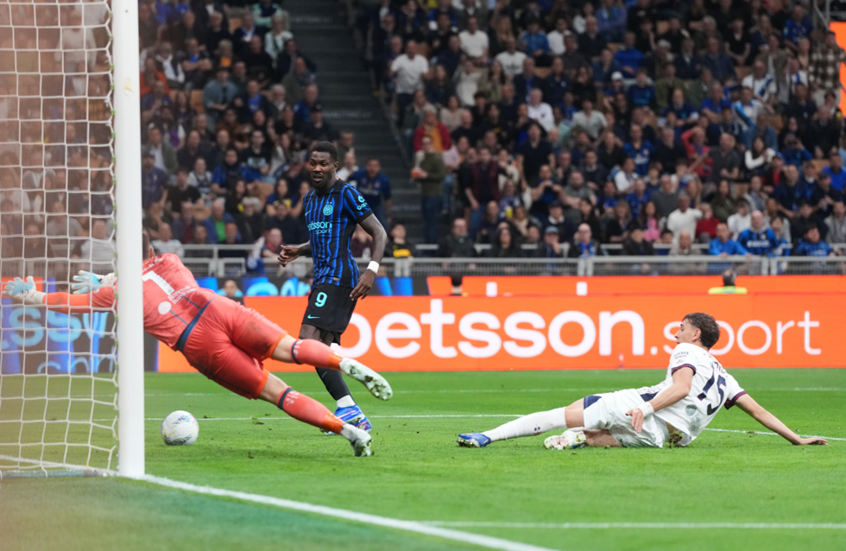 إنتر ميلان يعبر  كالياري ويلامس لقب الدوري الإيطالي