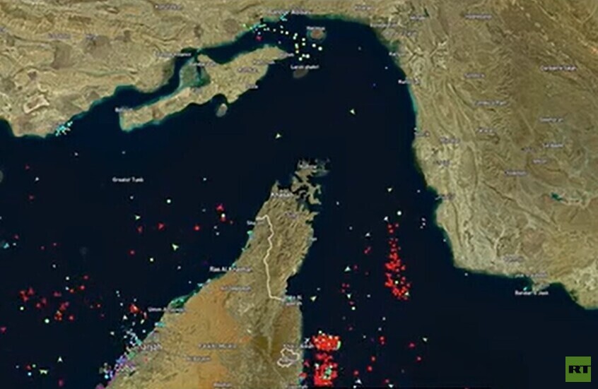 تقارير: أولى السفن تعبر مضيق هرمز بعد إعلان إيران عن إعادة فتحه