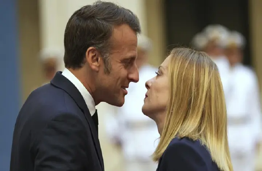 "ليلته سودة".. علاء مبارك يثير تفاعلا بتعليقه على لقاء ماكرون وميلوني "الحميمي"