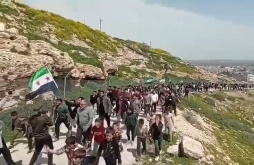 سوريا.. أهالي" جبل عقيل" في منطقة الباب بمدينة حلب يطالبون بإخلاء القاعدة التركية