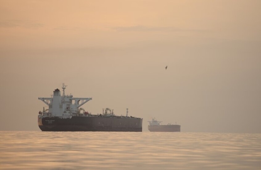 إعلام: البحرية الأمريكية تستخدم مسيرات سطحية وتحت الماء لتطهير مضيق هرمز من الألغام