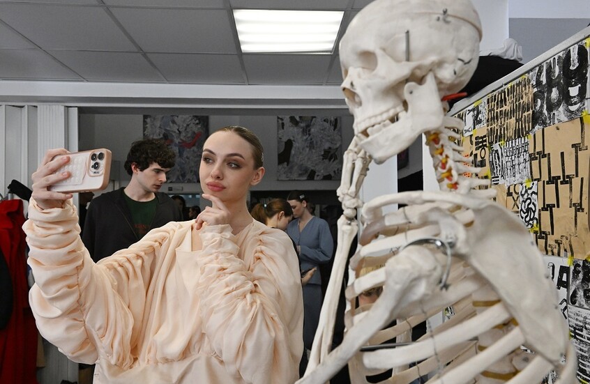 عالمة تحدد مرحلة عمرية حرجة تبدأ فيها العظام بفقدان صلابتها