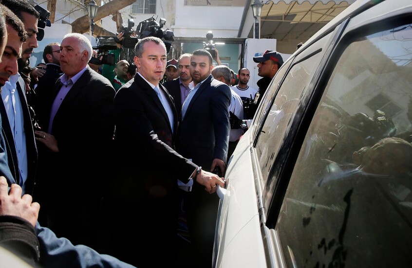 ملادينوف: حركة حماس تضع سلسلة من الشروط مقابل التخلي عن سلاحها