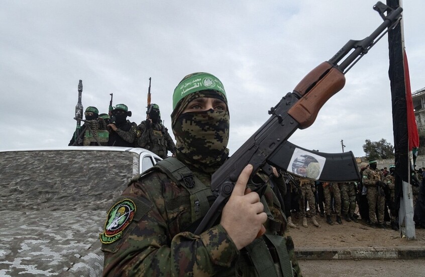 "نيويورك تايمز": حماس مستعدة لتسليم مئات الأسلحة التي بحوزة الشرطة وقوات الأمن داخل غزة