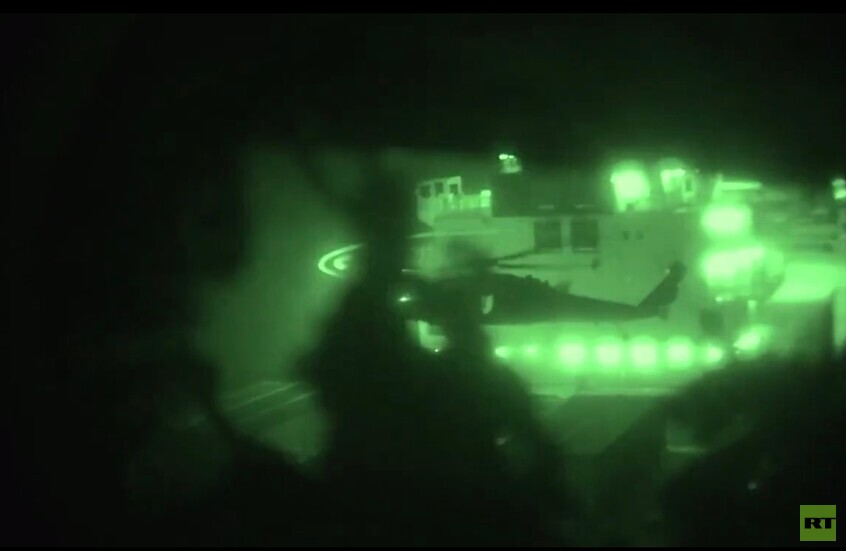 القيادة المركزية الأمريكية تنشر مشاهد لإقلاع المروحيات لتنفيذ عملية إنزال على سفينة "توسكا"