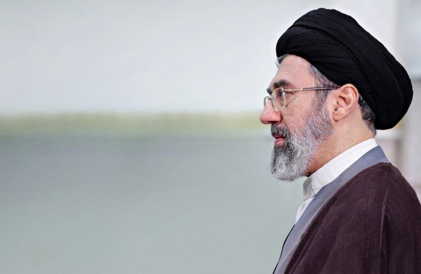 مجتبى خامنئي يوجه رسالة لعلماء السنة في محافظة جنوب إيران