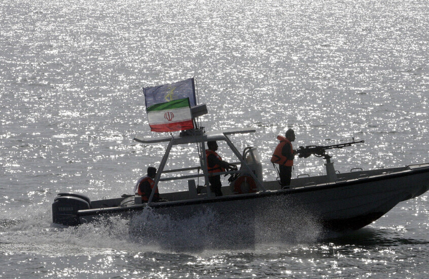 طهران تكشف سبب التريث في التعامل مع الاعتداء الأمريكي على السفينة الإيرانية