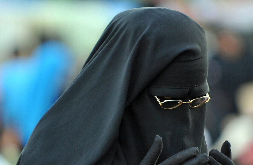 الأزهر  يحذر من استغلال النقاب في ارتكاب جرائم