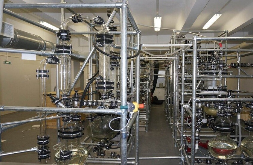 روسيا.. تطوير تكنولوجيا نظيفة بيئيا لاستخراج الليثيوم من مياه آبار النفط