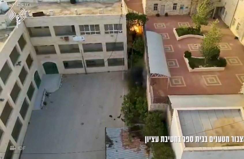 الجيش الإسرائيلي يفجر "مخبأ لعبوات ناسفة" في إحدى مدارس الخليل