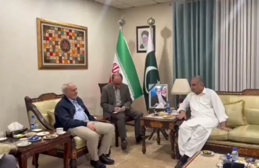 وزير الداخلية الباكستاني يزور سفارة إيران لبحث ترتيبات الجولة الثانية من المفاوضات