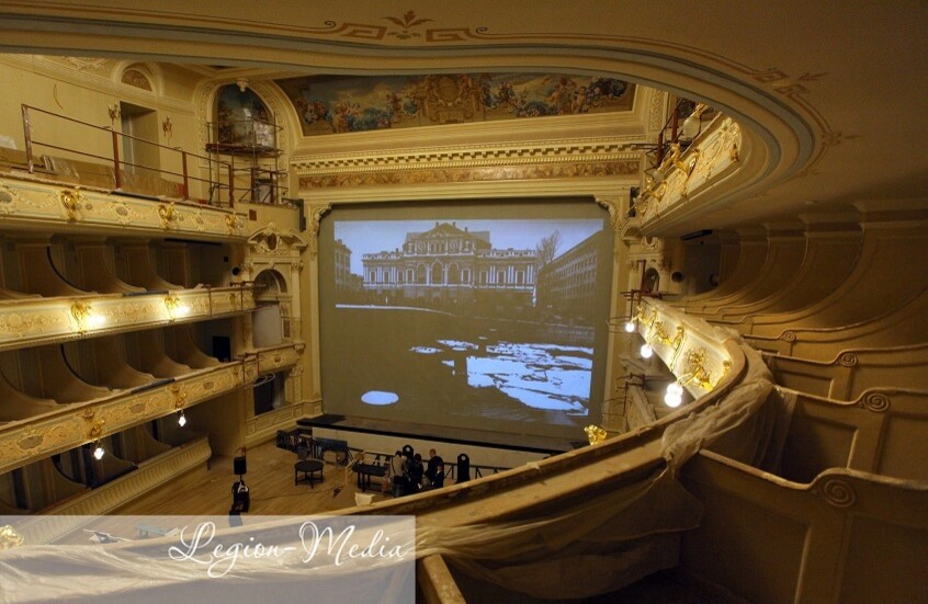 "الكوميديا الإلهية" تفتتح عروض مسرح بلغراد في بطرسبورغ