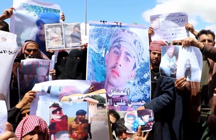 أهالي معتقلي داعش يتظاهرون أمام وزارة الخارجية في دمشق مطالبين بالكشف عن مصير أبنائهم