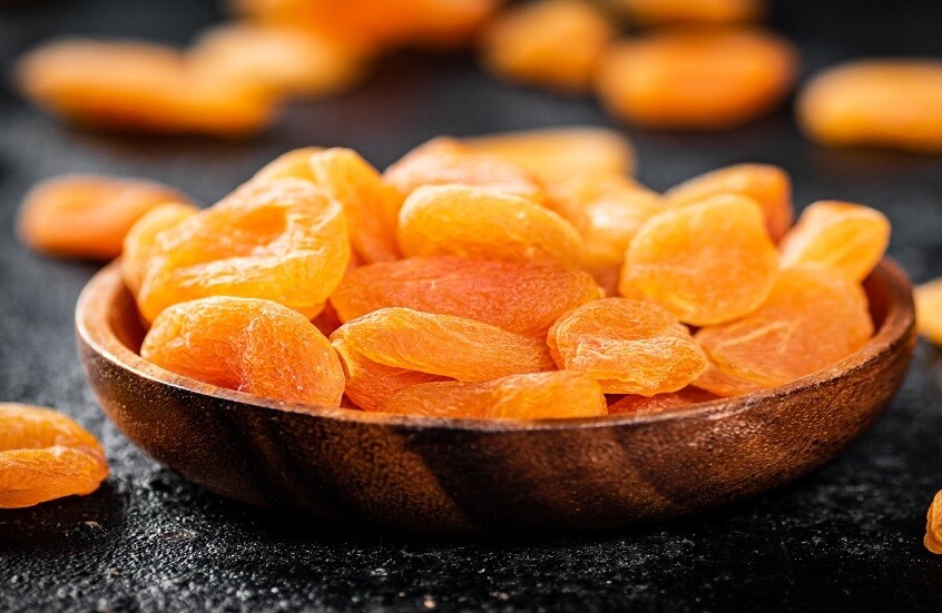 المشمش المجفف.. كنز صحي للقلب والعظام مع تحذيرات مهمة