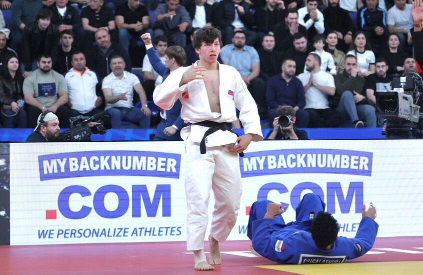 بعد صافرات مدرجات تبليسي.. رد روسي ساخر