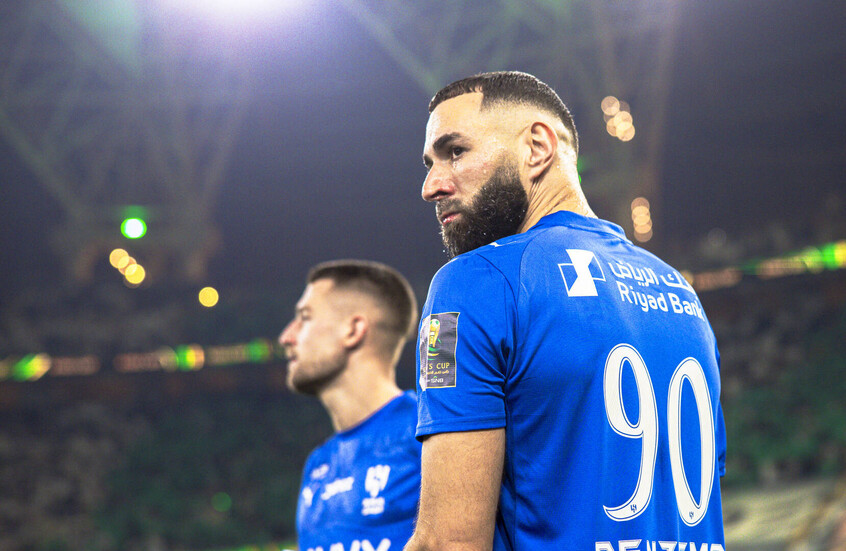 بنزيما يستفز جماهير الهلال بصورة غير متوقعة