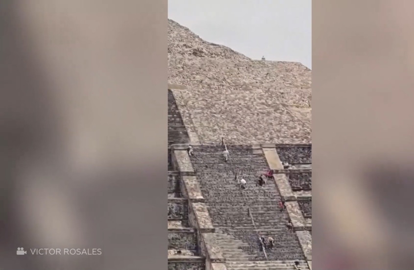 لحظة إطلاق النار على سياح  فوق أحد الأهرامات التاريخية بالمكسيك