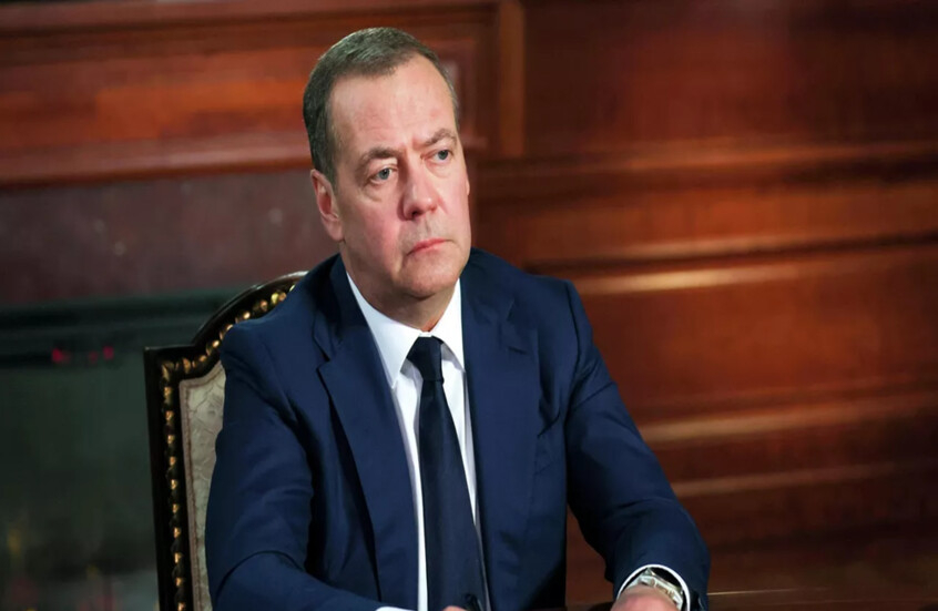 مدفيديف يصف أوروبا بـ"القريب المزعج" ويشكك في الالتزام الدفاعي الأمريكي تجاهها