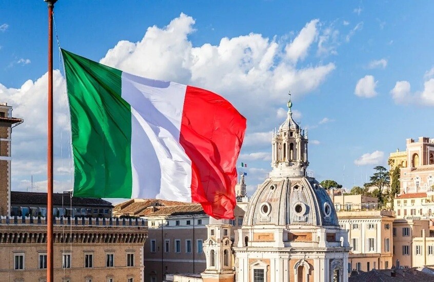 إيطاليا.. مكافأة قدرها 615 يورو للمحامين الذين يسهلون مغادرة طوعية للمهاجرين