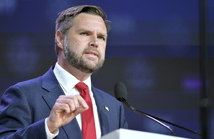 "نيويورك تايمز": فانس لم يغادر إلى باكستان والعملية الدبلوماسية توقفت لفشل طهران في الرد