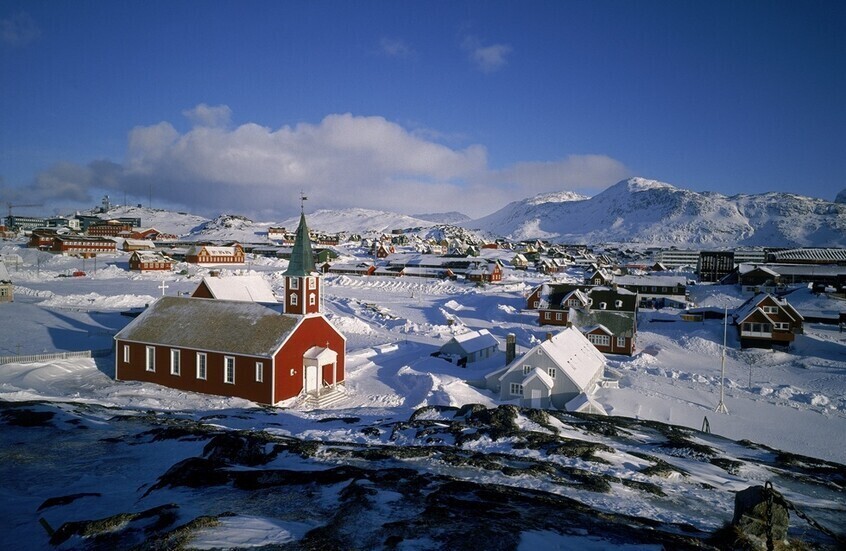 غرينلاند.. إخلاء مطار نوك بسبب تهديد بقنبلة واعتقال شخص