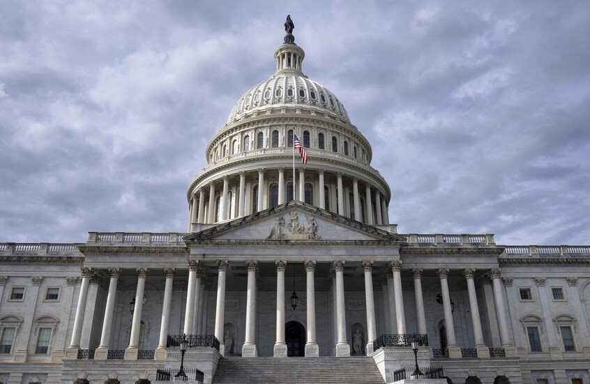 الولايات المتحدة.. نائبة ديمقراطية تستبق قرار طردها وتقدم استقالتها من مجلس النواب