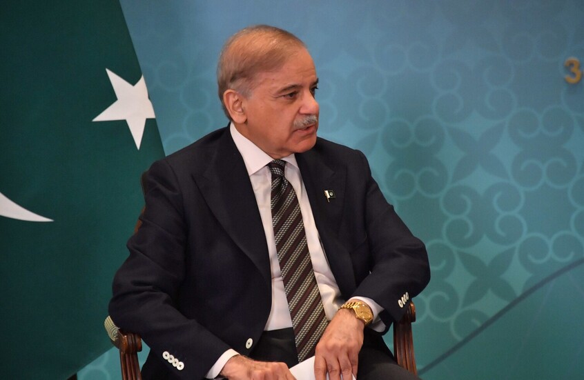 رئيس الوزراء الباكستاني يبحث مع وزرائه سبل إقناع إيران بالعودة إلى طاولة المفاوضات