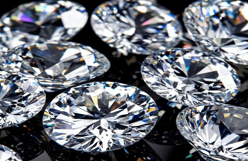 علماء يكتشفون انخفاض صلابة الألماس عند تحويله إلى مقياس نانوي