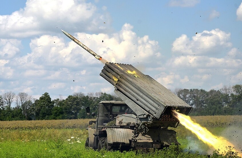 الدفاع الروسية: استهدافات للبنية التحتية المرتبطة بالجيش الأوكراني وتدمير زورق مسير في البحر الأسود