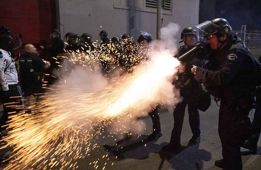 عنف عناصر الشرطة يجب أن يخضع للمحاكمات وفق الدستور