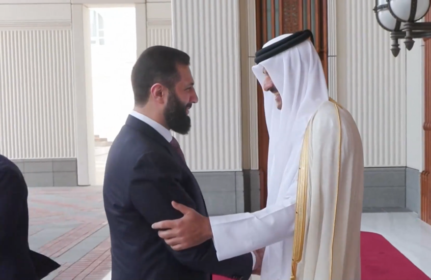 مشاهد من استقبال أمير قطر للرئيس السوري في الدوحة